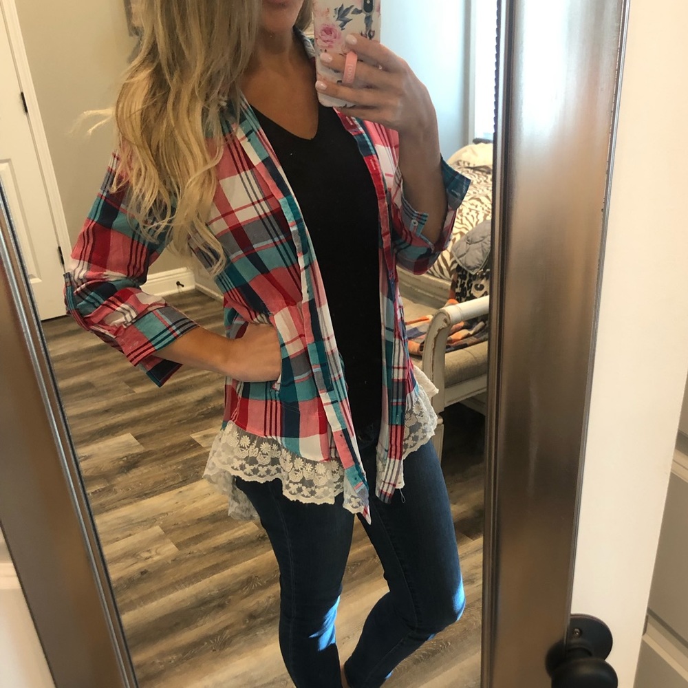 Adorable Boutique plaid pull over!